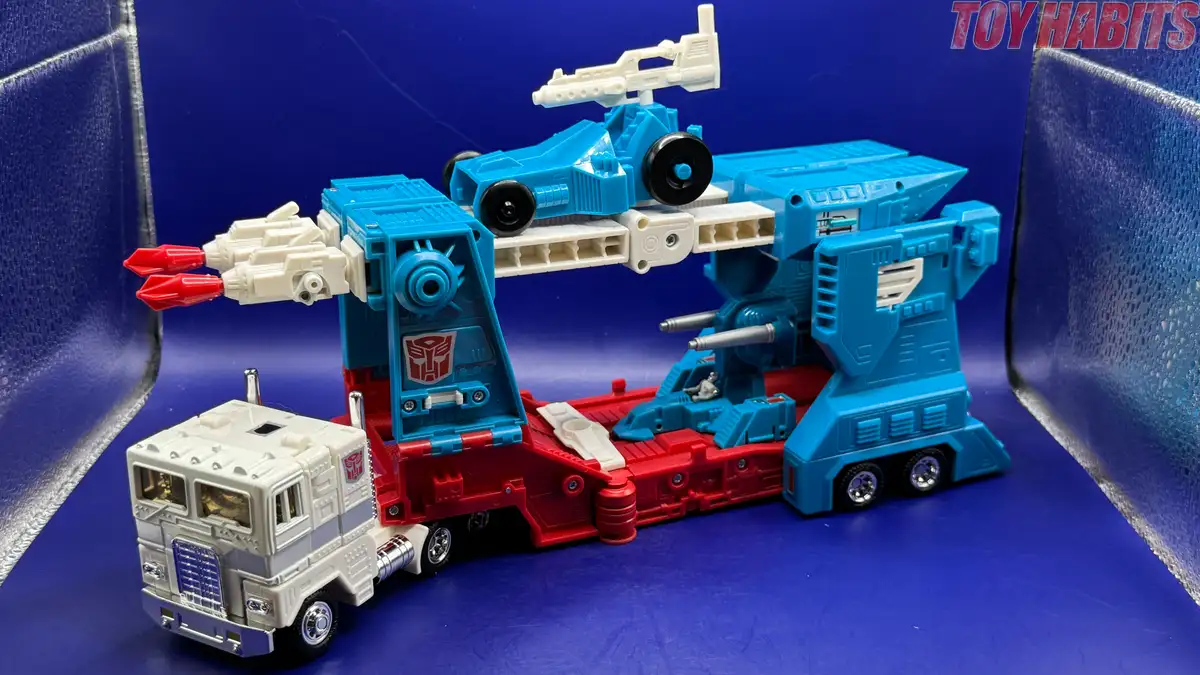 Ultra Magnus C 10 Transformers Missing Link Review 11
