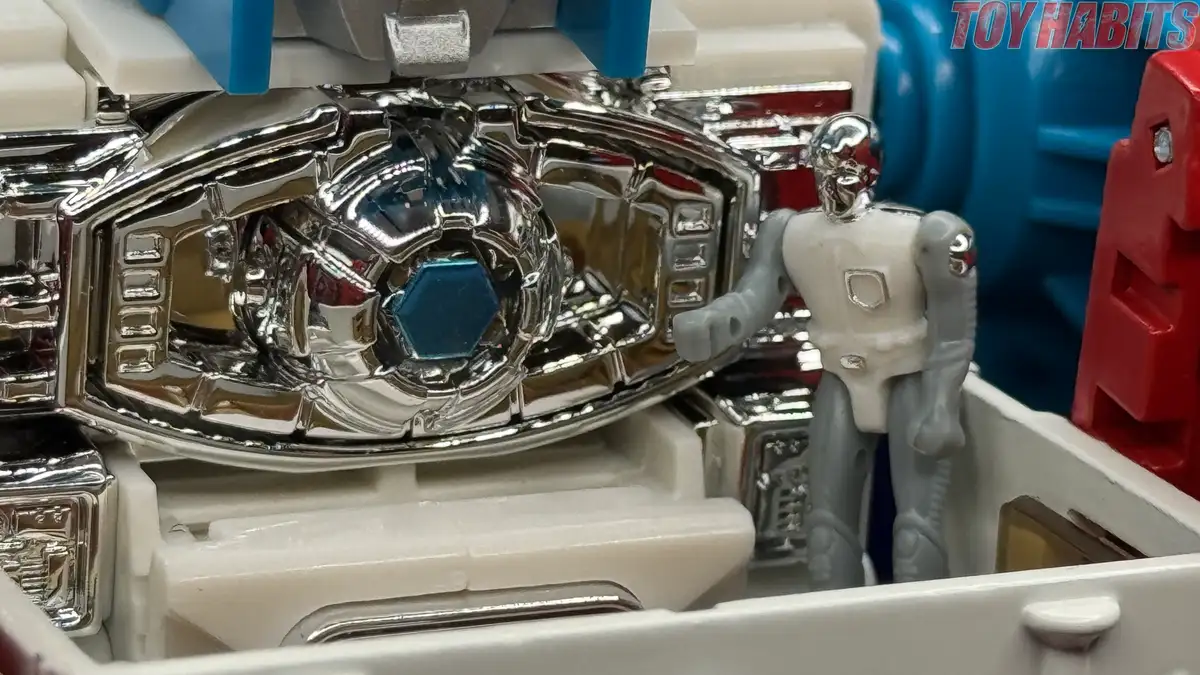 Ultra Magnus C 10 Transformers Missing Link Review 12