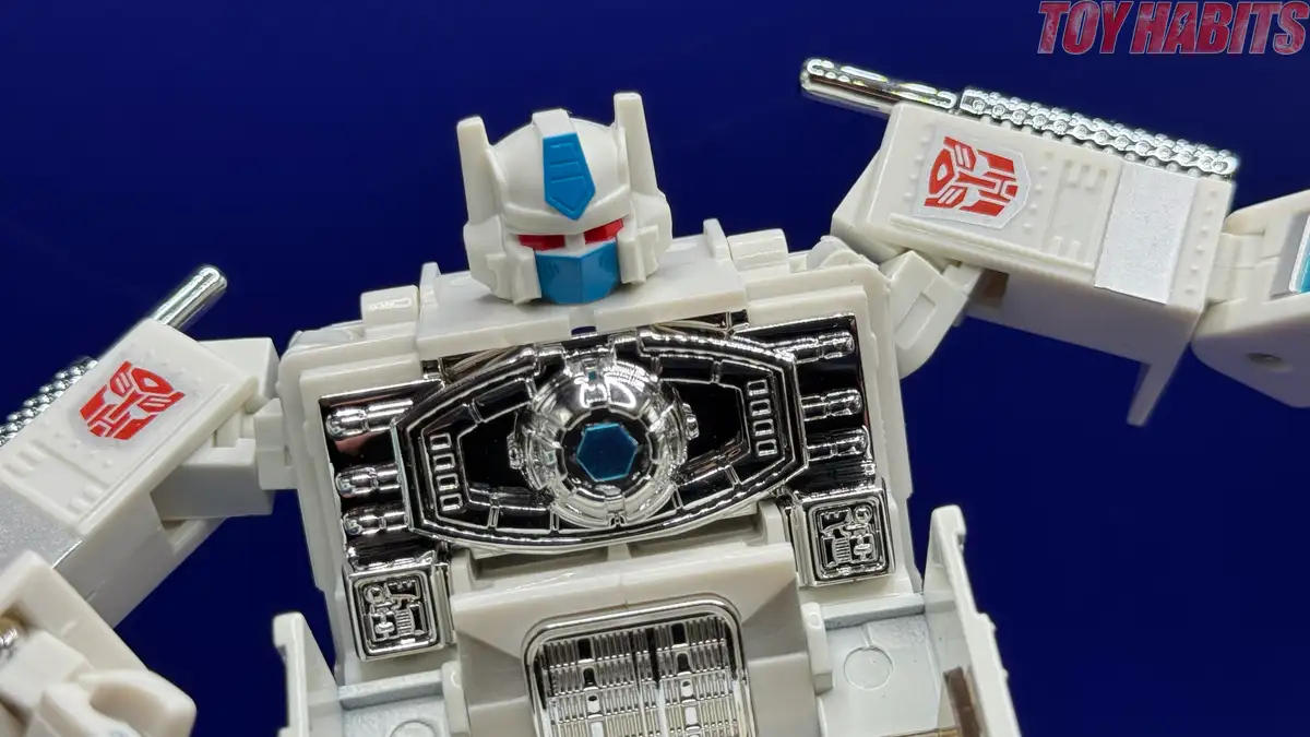 Ultra Magnus C 10 Transformers Missing Link Review 18