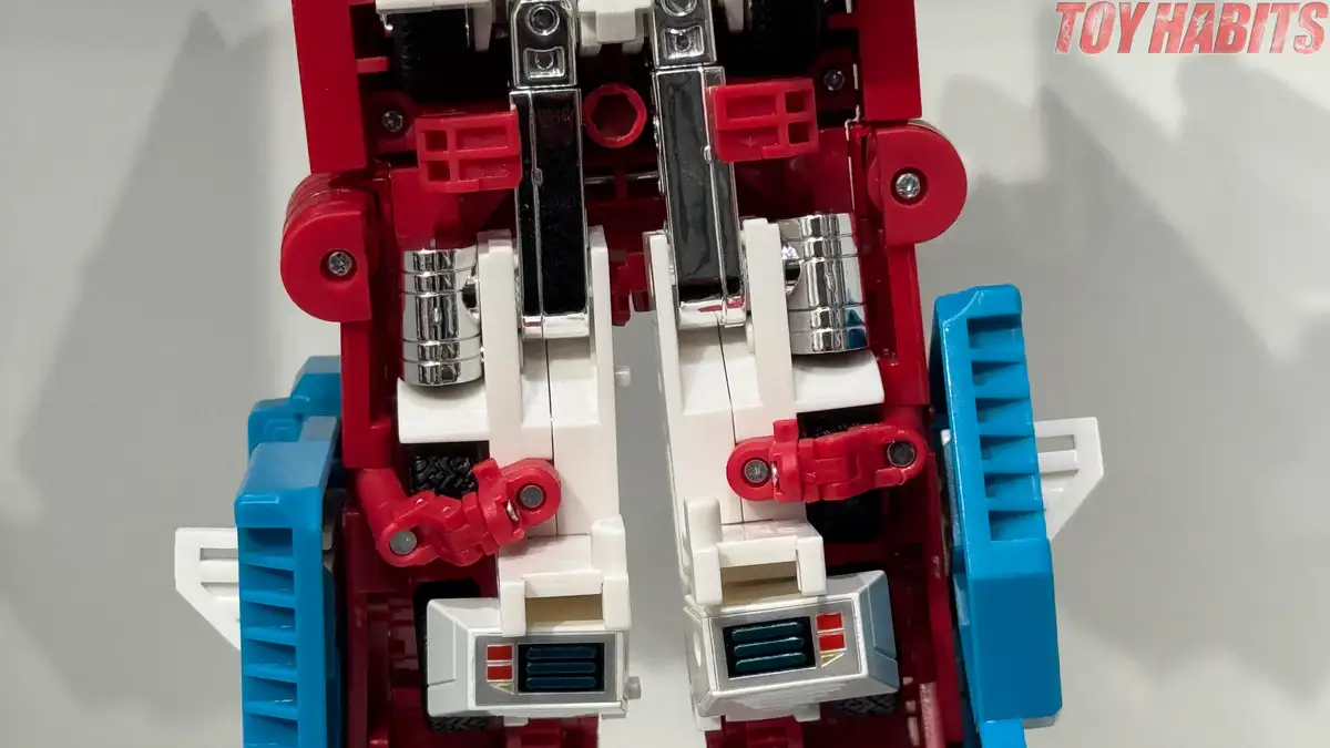 Ultra Magnus C 10 Transformers Missing Link Review 22