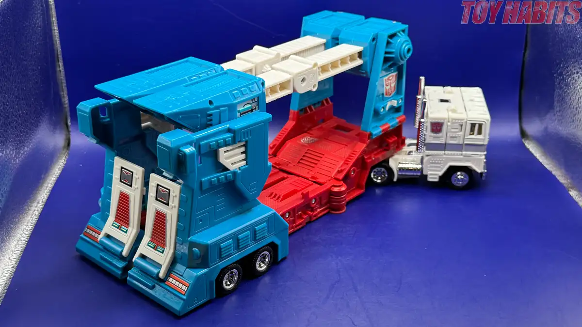 Ultra Magnus C 10 Transformers Missing Link Review 9