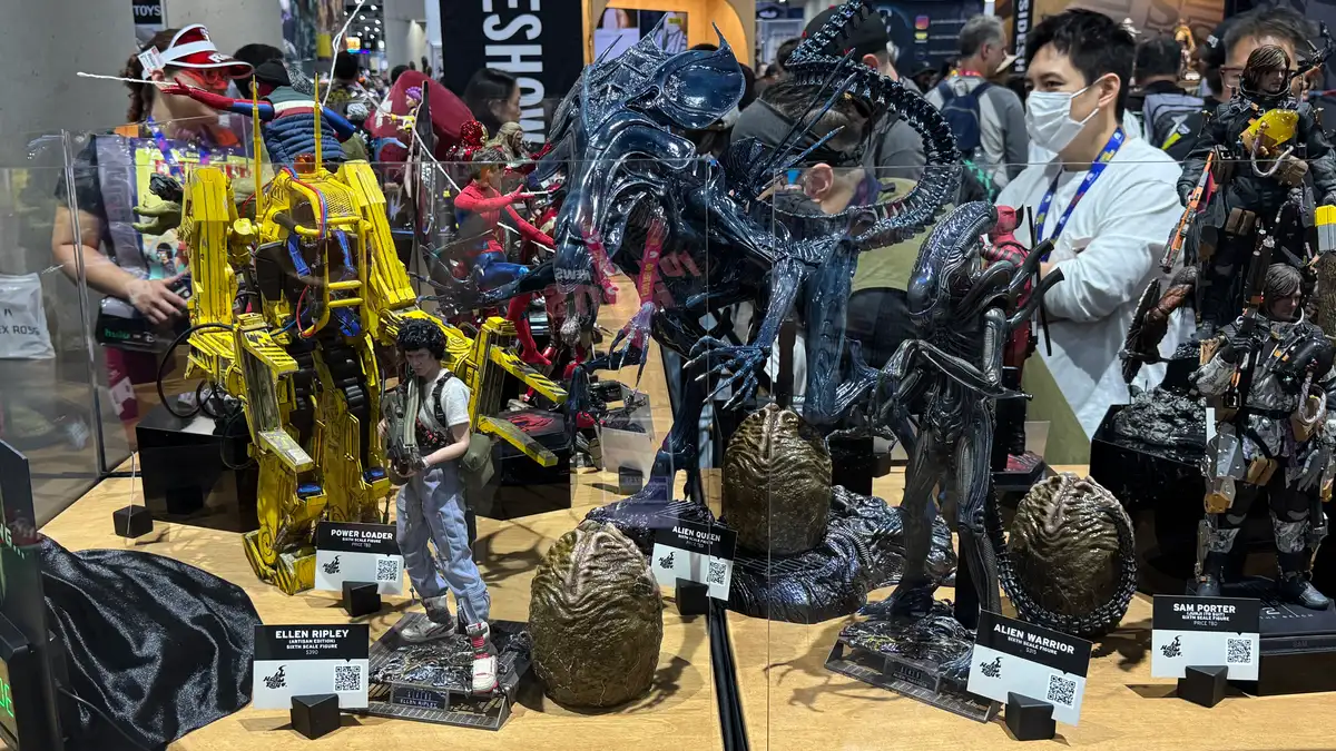 Aliens 40th Anniversary Hot Toys SDCC 2026 Booth Images 15