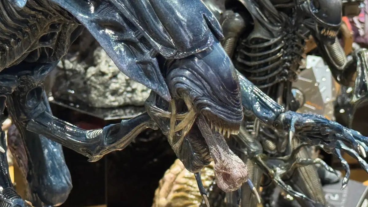 Aliens 40th Anniversary Hot Toys SDCC 2026 Booth Images 21