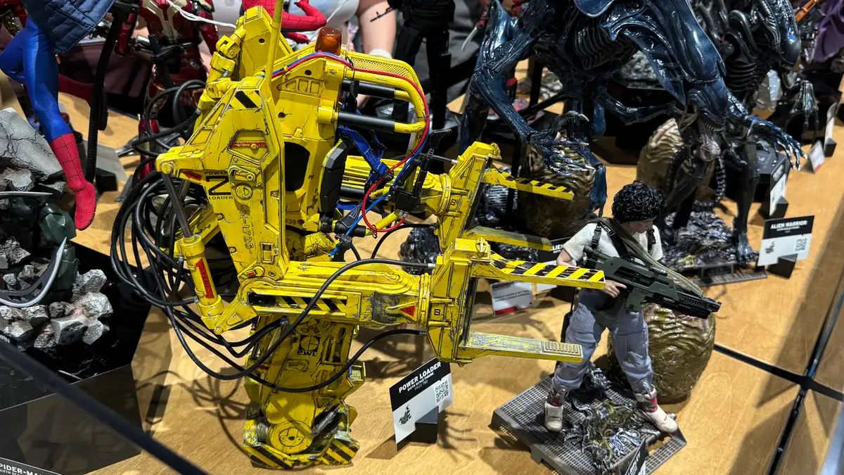 Aliens 40th Anniversary Hot Toys SDCC 2026 Booth Images 23