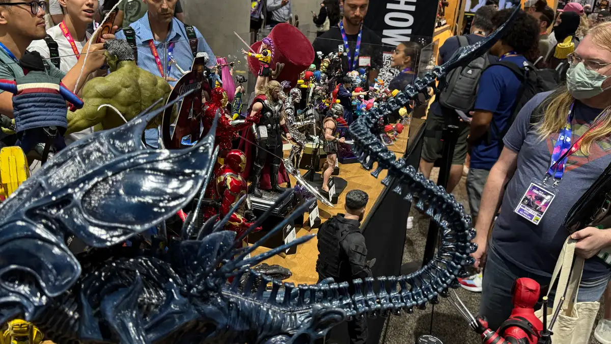 Aliens 40th Anniversary Hot Toys SDCC 2026 Booth Images 24