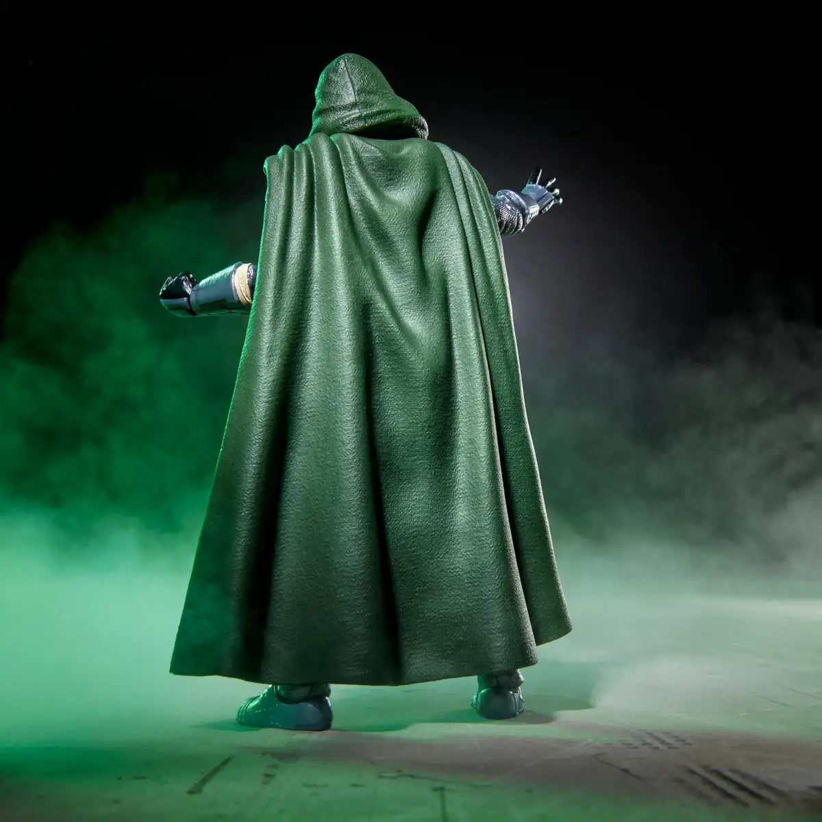 Avengers  Doomsday Marvel Legends Doctor Doom Action Figure 05