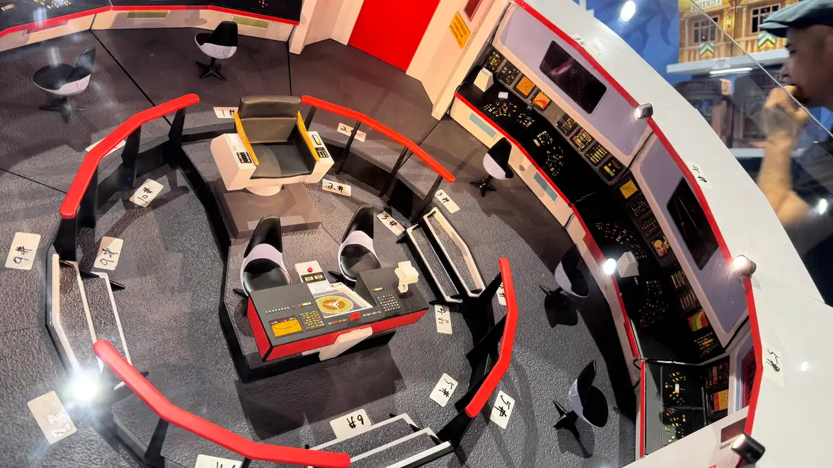 Star Trek Bridge Tenth Scale Buildable Sectional Nacelle SDCC 2026 Reveal 2