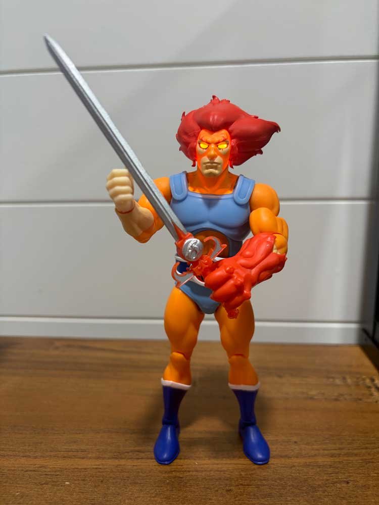 Super7-ULTIMATES-Lion-O-Light-Up-Eyes-Retro-Cardback-Toy-Color-SDCC-2026-Exclusive-IH-24