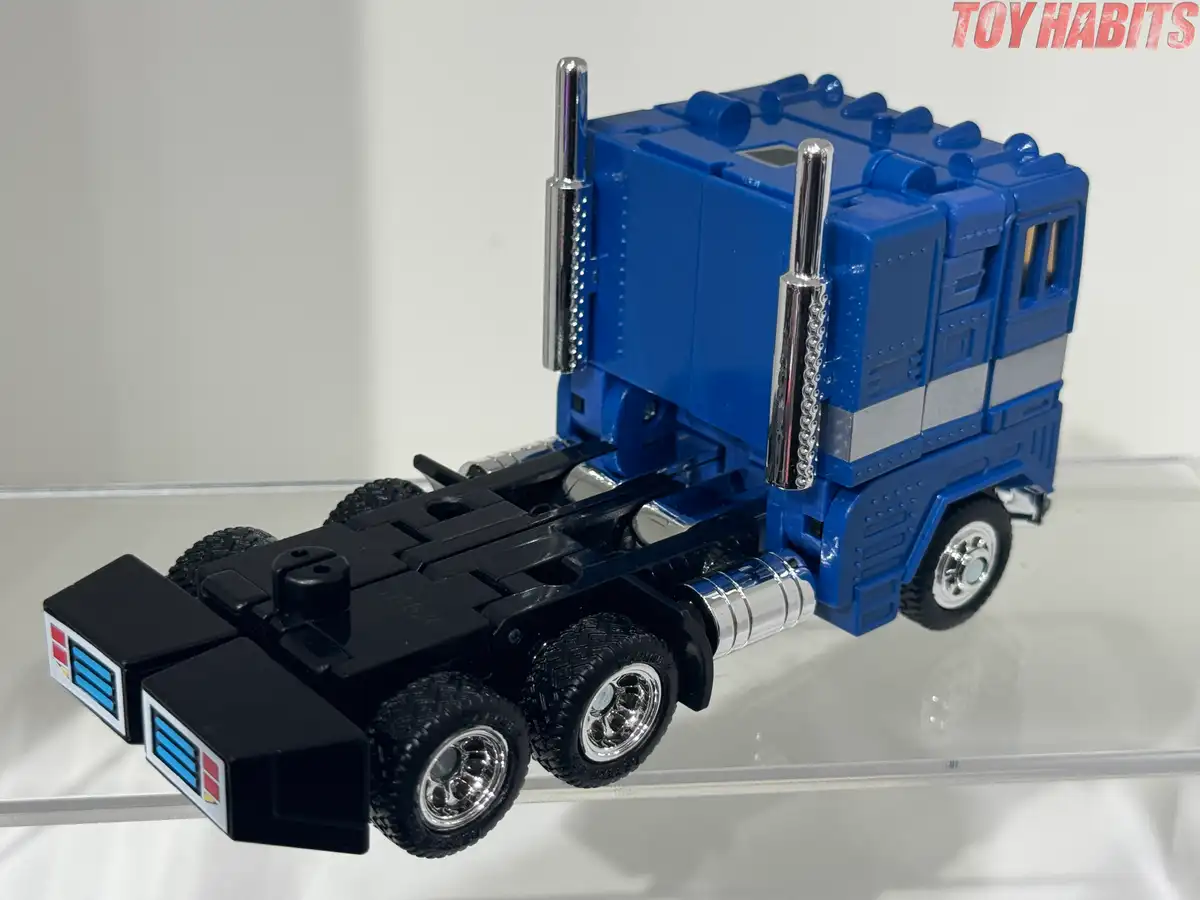 Delta Magnus C 11 Transformers Missing Link Review 16