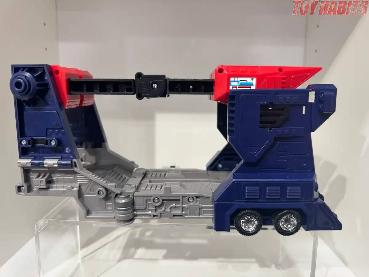 Delta Magnus C 11 Transformers Missing Link Review 17