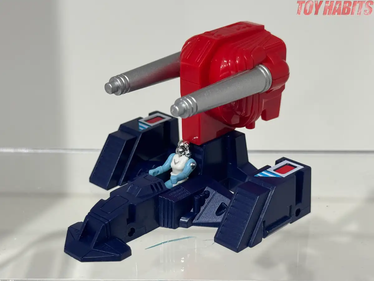 Delta Magnus C 11 Transformers Missing Link Review 32