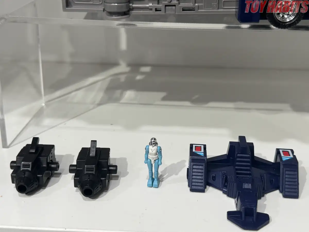 Delta Magnus C 11 Transformers Missing Link Review 8
