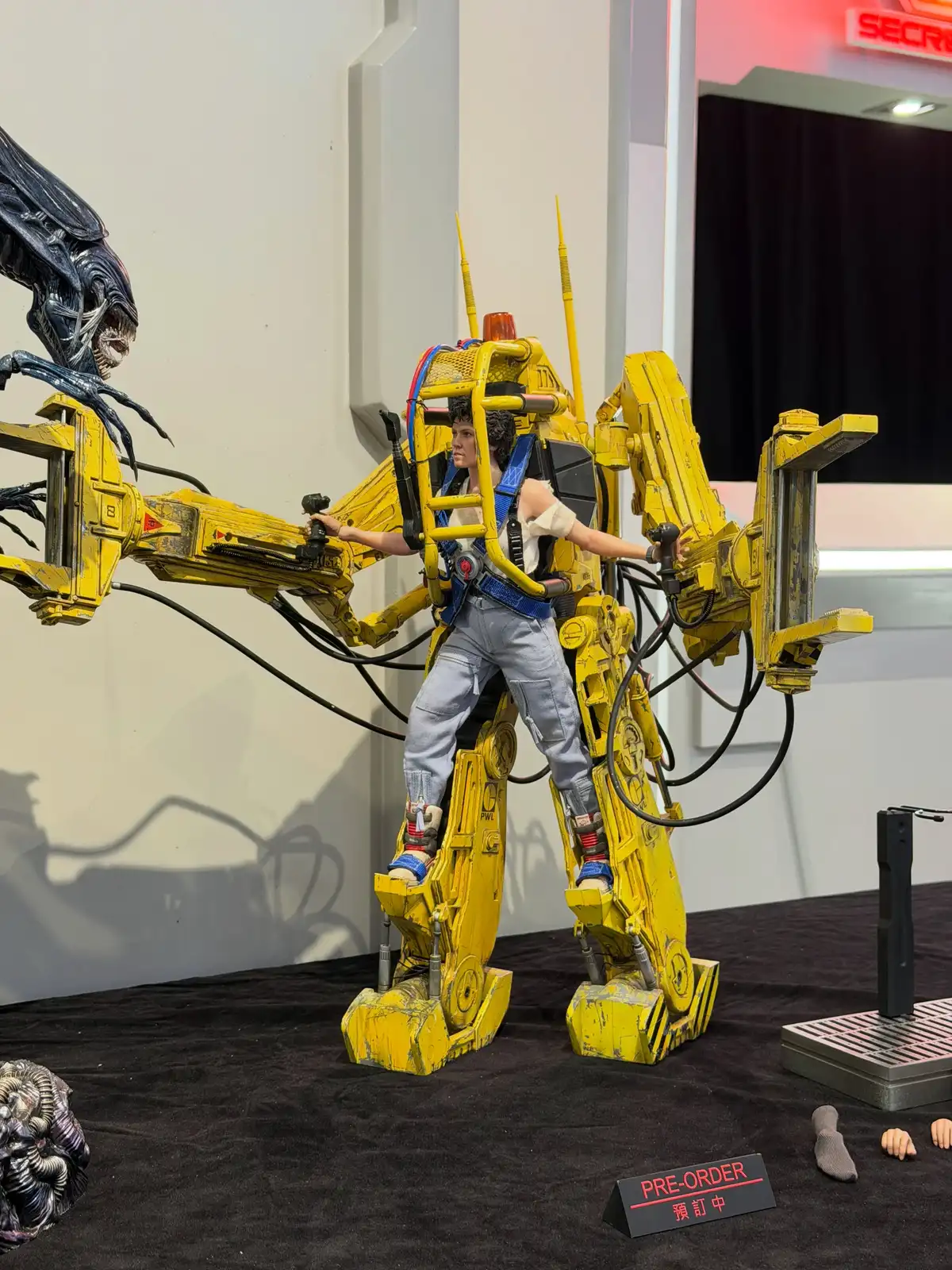Ellen Ripley and Power Loader Aliens Hot Toys Prototype Images 1