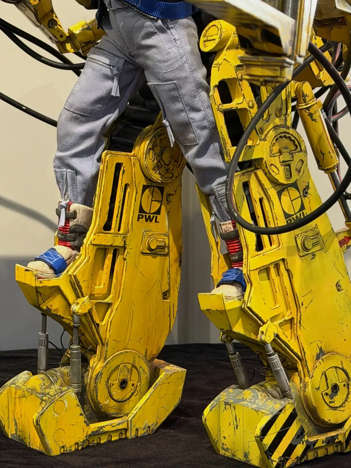 Ellen Ripley and Power Loader Aliens Hot Toys Prototype Images 9