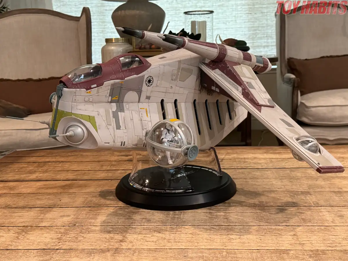 LAAT i Republic Gunship Star Wars HasLab In Hand Review 10