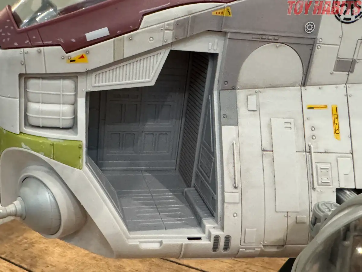 LAAT i Republic Gunship Star Wars HasLab In Hand Review 12