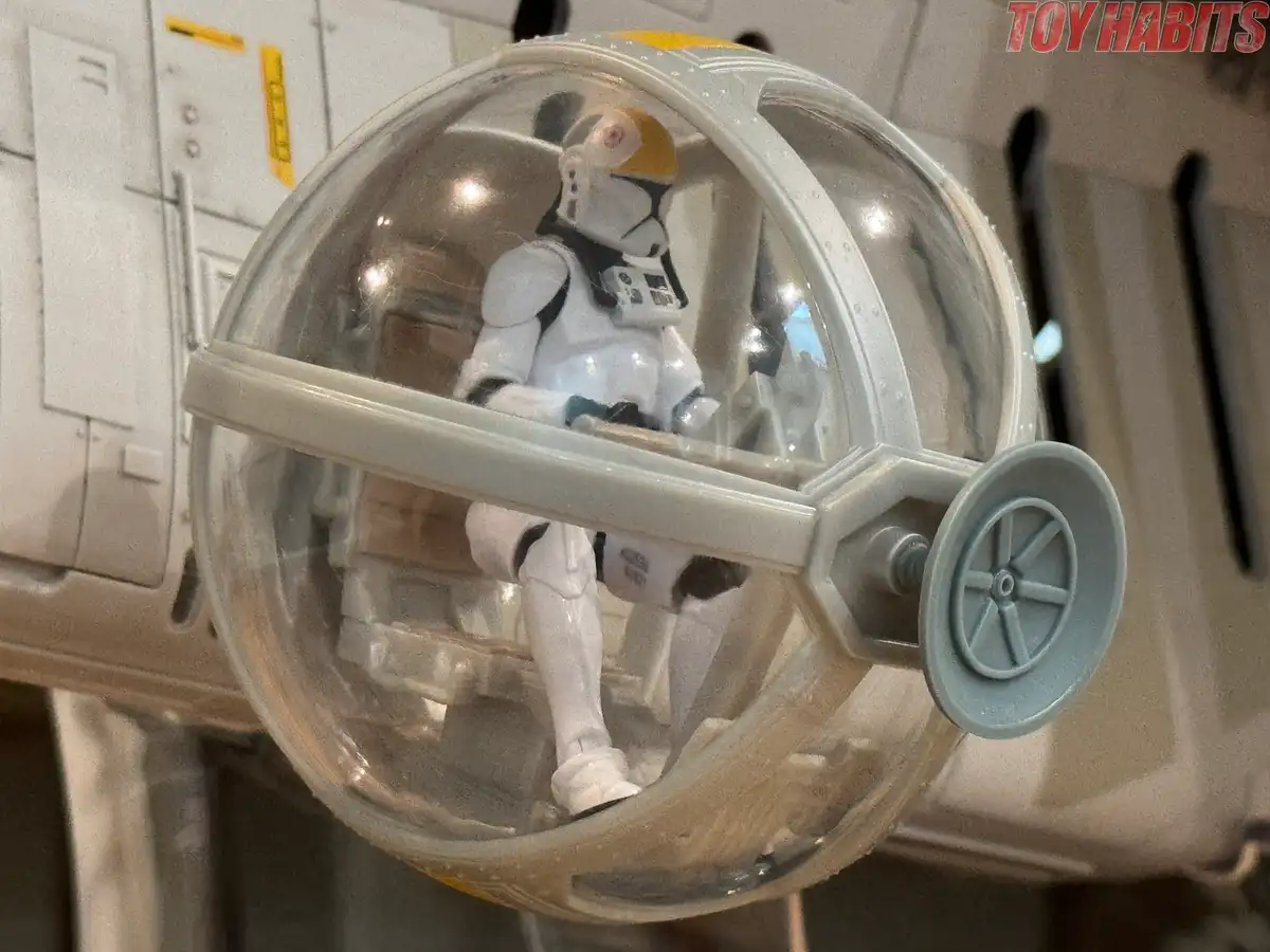 LAAT i Republic Gunship Star Wars HasLab In Hand Review 15