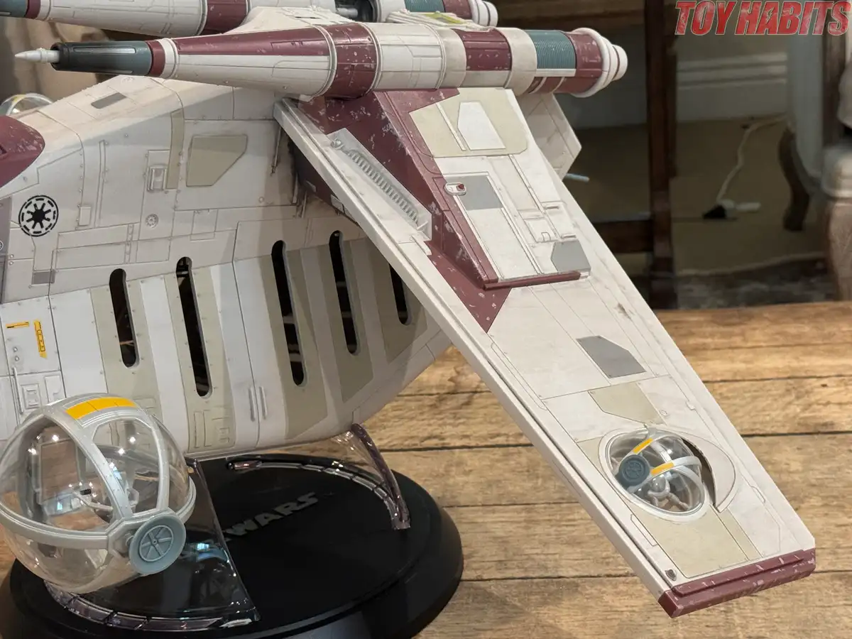 LAAT i Republic Gunship Star Wars HasLab In Hand Review 18