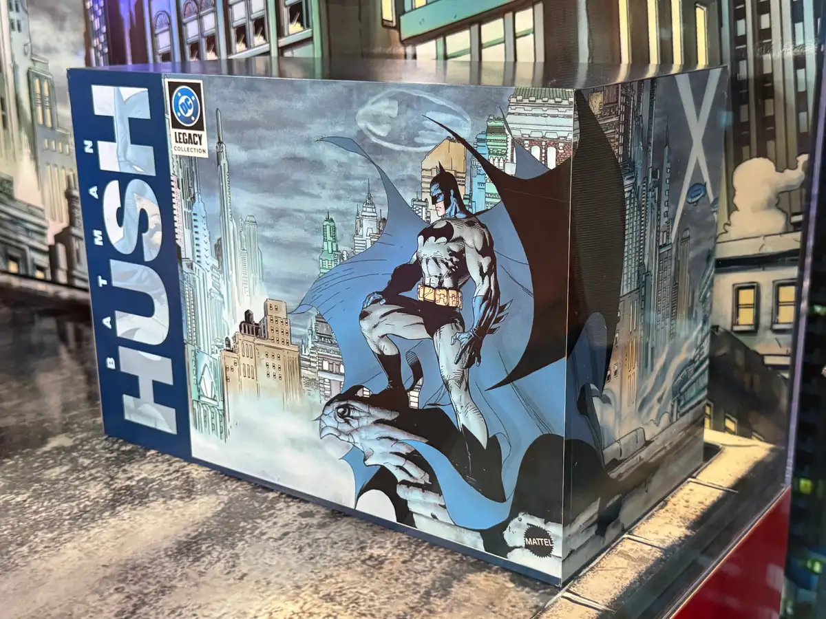 Batman Hush Rooftop Bat Signal DC Premium Diorama Set NYCC 2026 1