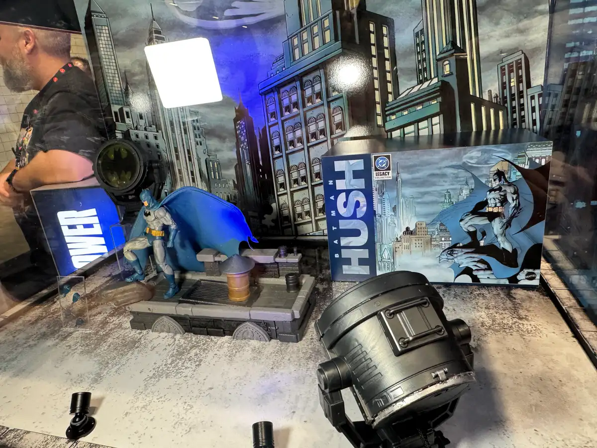 Batman Hush Rooftop Bat Signal DC Premium Diorama Set NYCC 2026 2