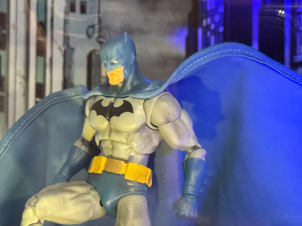 Batman Hush Rooftop Bat Signal DC Premium Diorama Set NYCC 2026 7