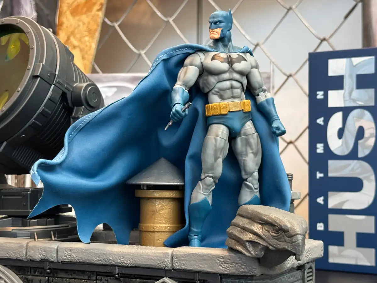 DC Premium Batman Hush Rooftop Bat Signal Diorama Set NYCC 2026 2