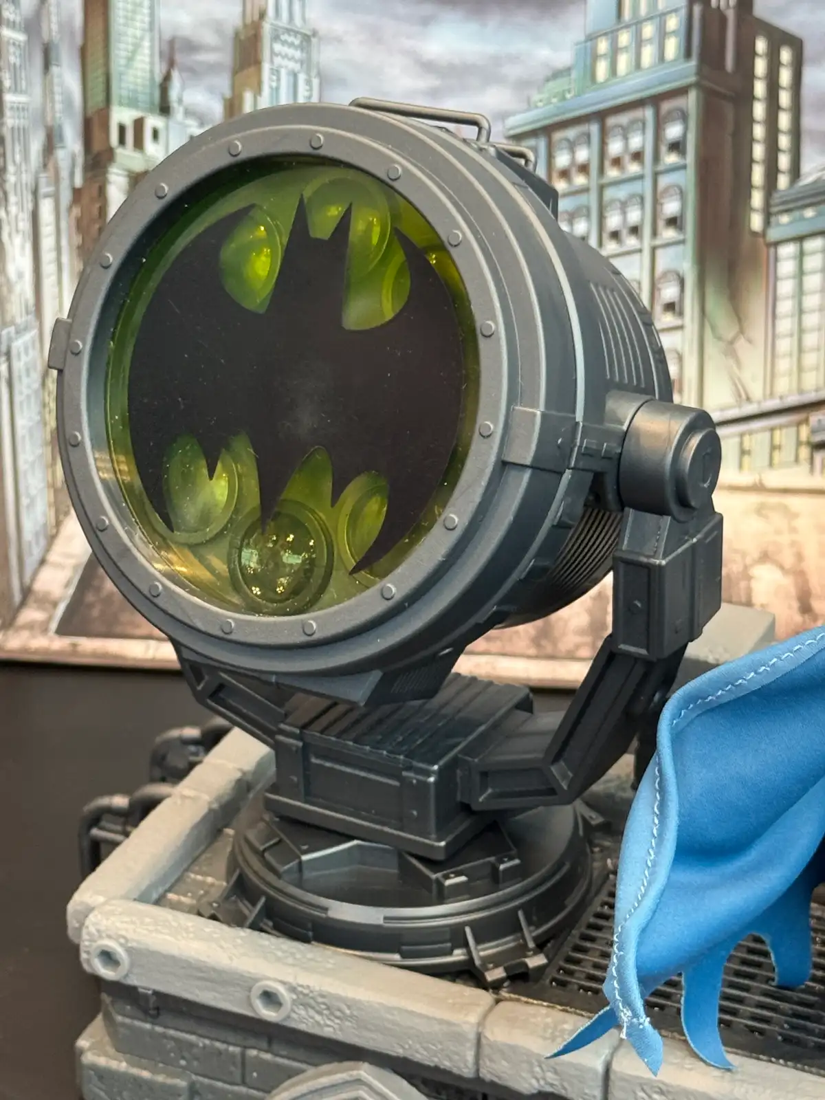 DC Premium Batman Hush Rooftop Bat Signal Diorama Set NYCC 2026 4