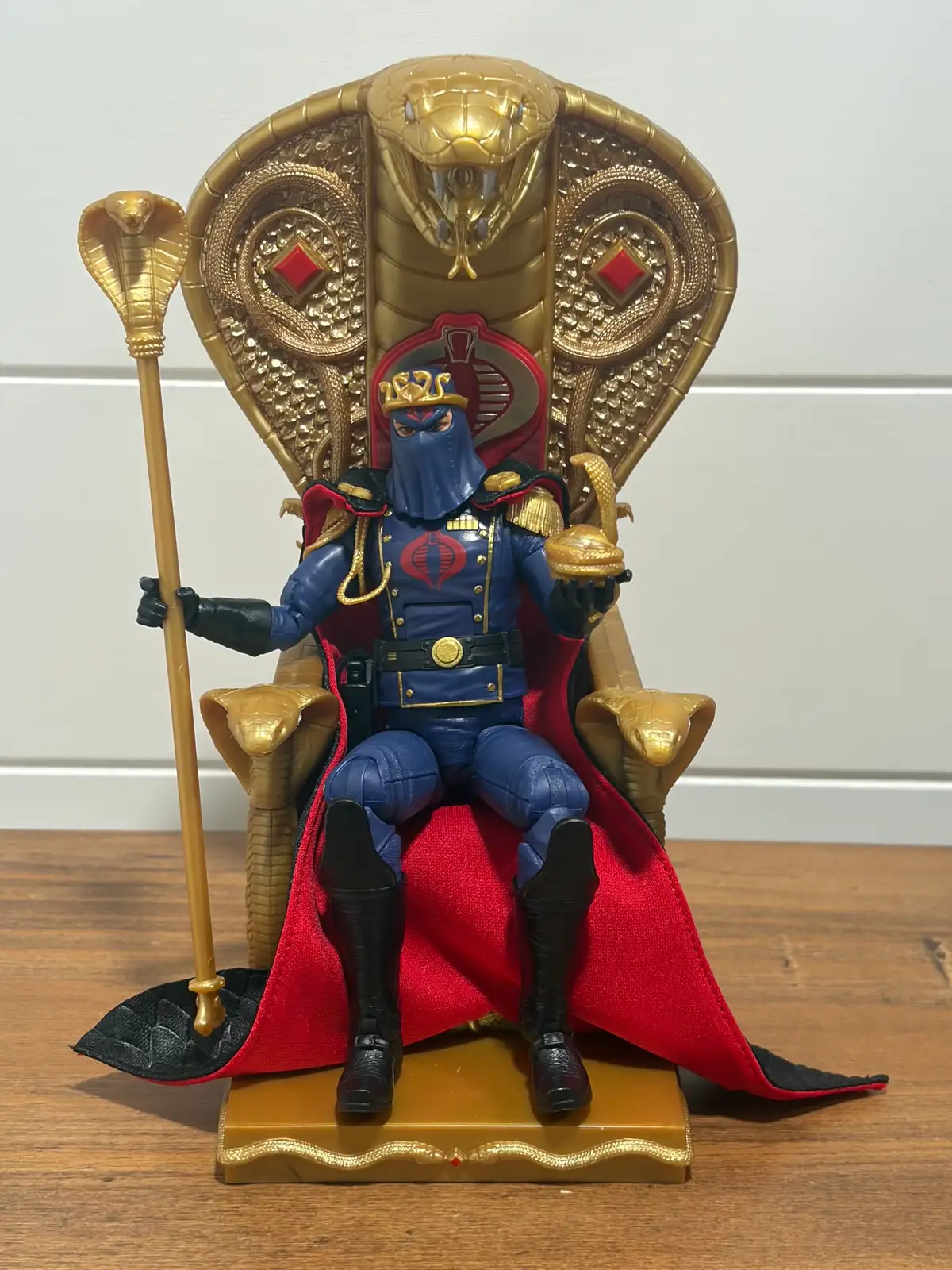 GI Joe Classified Series Cobra Commander with Throne Set IH 5