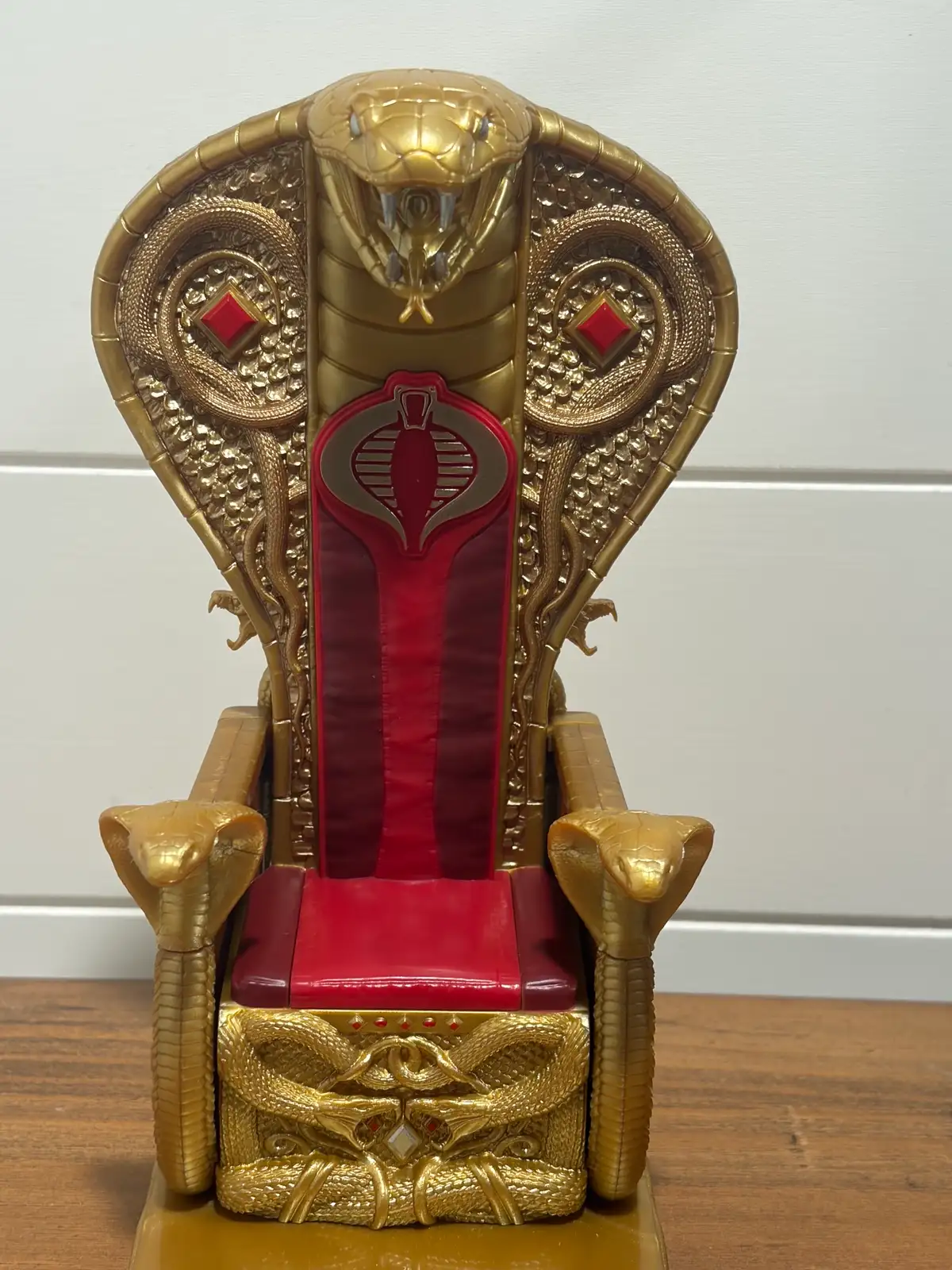 GI Joe Classified Series Cobra Commander with Throne Set IH 8