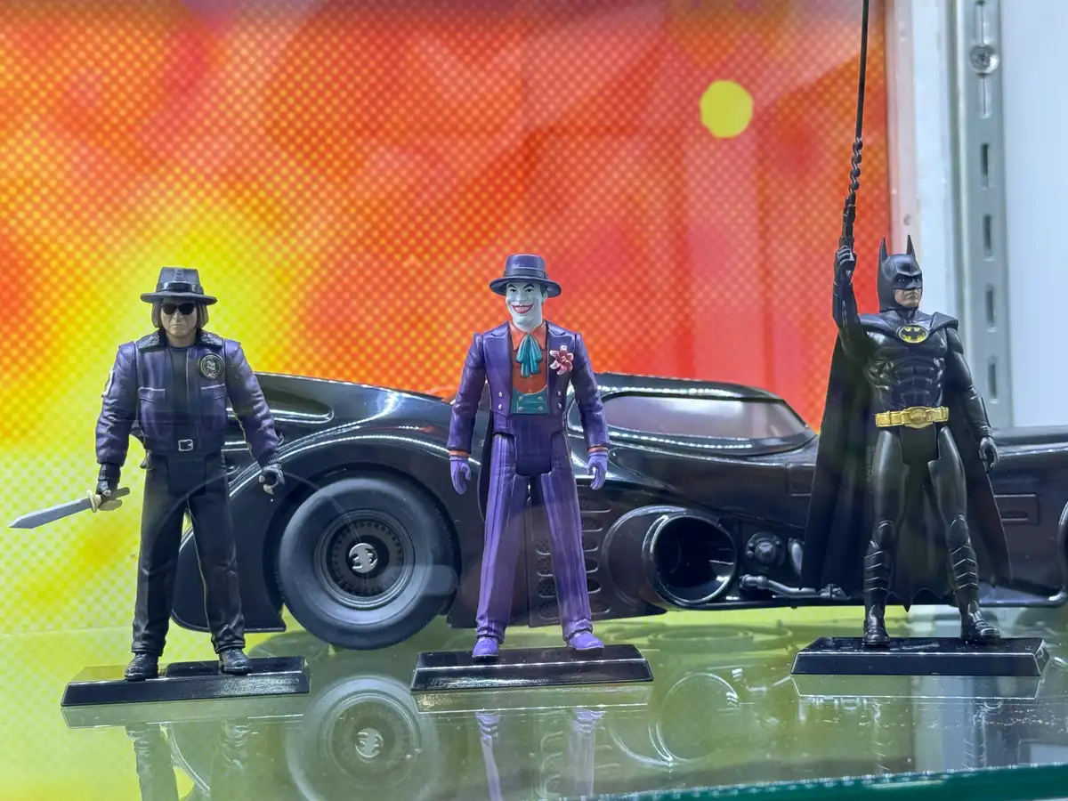 Mezco Batman and Joker NYCC 2026 Booth Images 9
