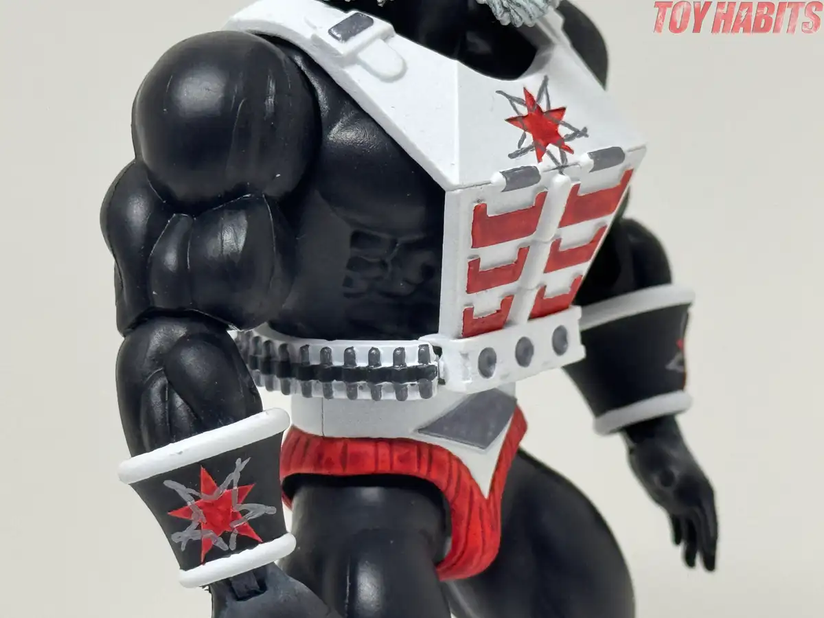 One of my absolute favorite details on this figure is the matching red and silver star emblems on the white chest armor and wrist guards.