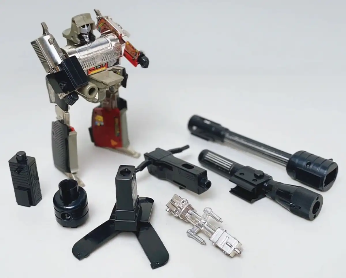 Original Generation 1 Transformers megatron robot and accessories