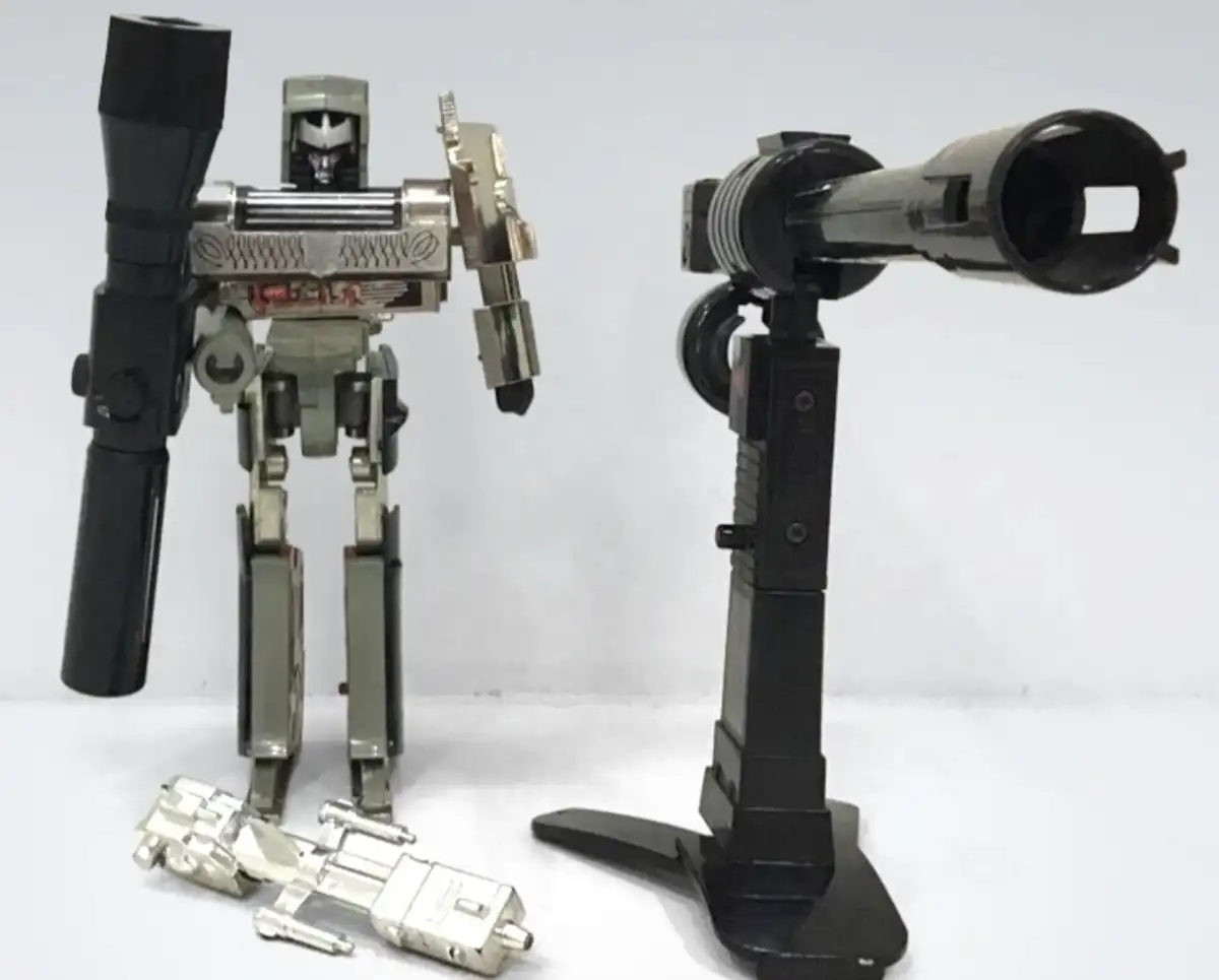 Original Generation 1 Transformers megatron robot with weapons emplacement